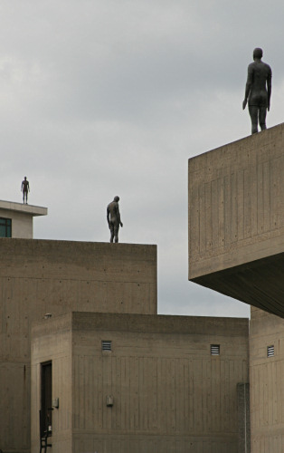 Antony Gormley statues on the roof of the South Bank Centre