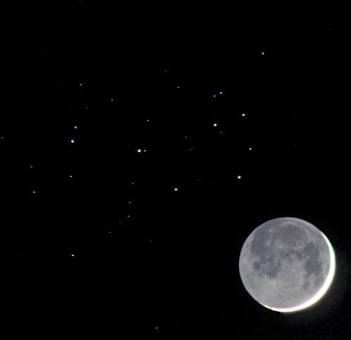 Moon next to the Pleiades